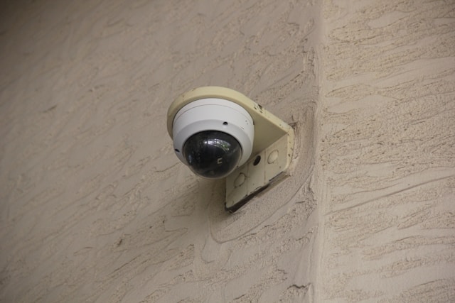 Key Differences Between Wired and Wireless Cameras